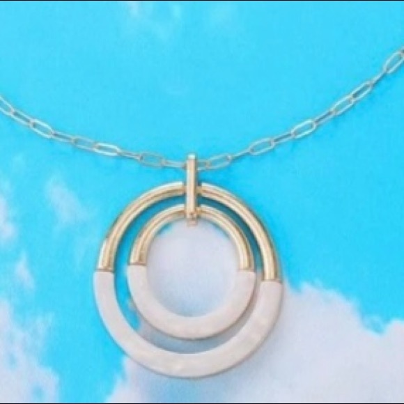 2/$15- Goldtone Faux Pearl Circle Necklace - Picture 1 of 2